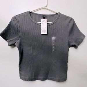 Uniqlo Ribbed Cropped Short Sleeve Shirt